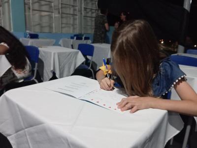 Noite de AutÃ³grafos reuniu centenas de pessoas em Rio Bonito do IguaÃ§u